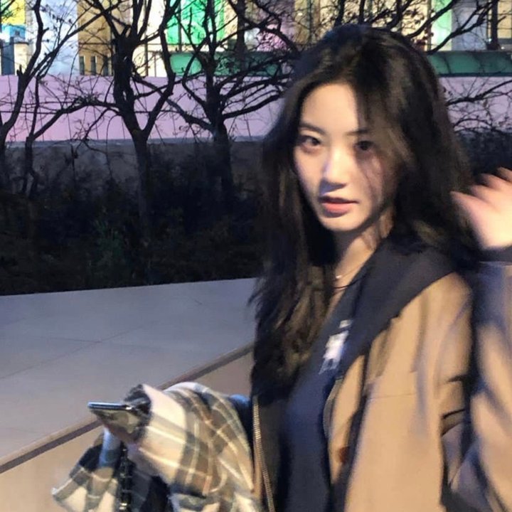 黑衣女孩